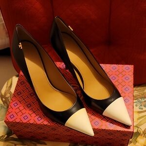 Black and White Pointed Toe Women's Pumps
